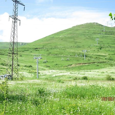 Akhtamar Hotel Cjsc Arzakan Екстериор снимка