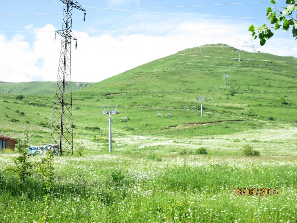 Akhtamar Hotel Cjsc Arzakan Екстериор снимка
