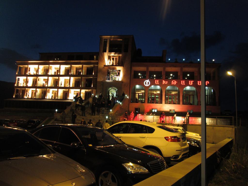 Akhtamar Hotel Cjsc Arzakan Екстериор снимка