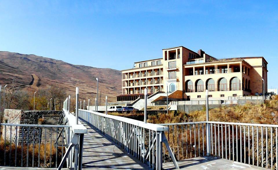 Akhtamar Hotel Cjsc Arzakan Екстериор снимка