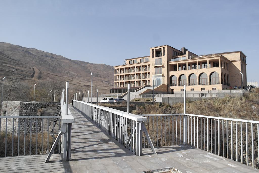 Akhtamar Hotel Cjsc Arzakan Екстериор снимка
