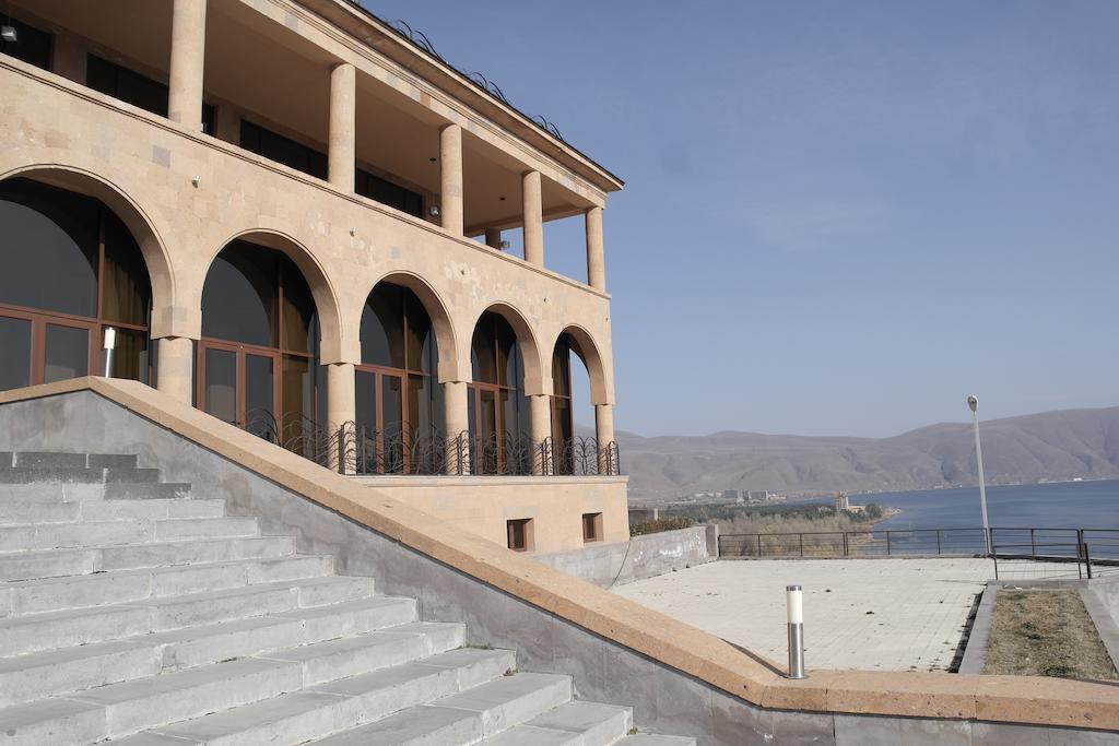 Akhtamar Hotel Cjsc Arzakan Екстериор снимка