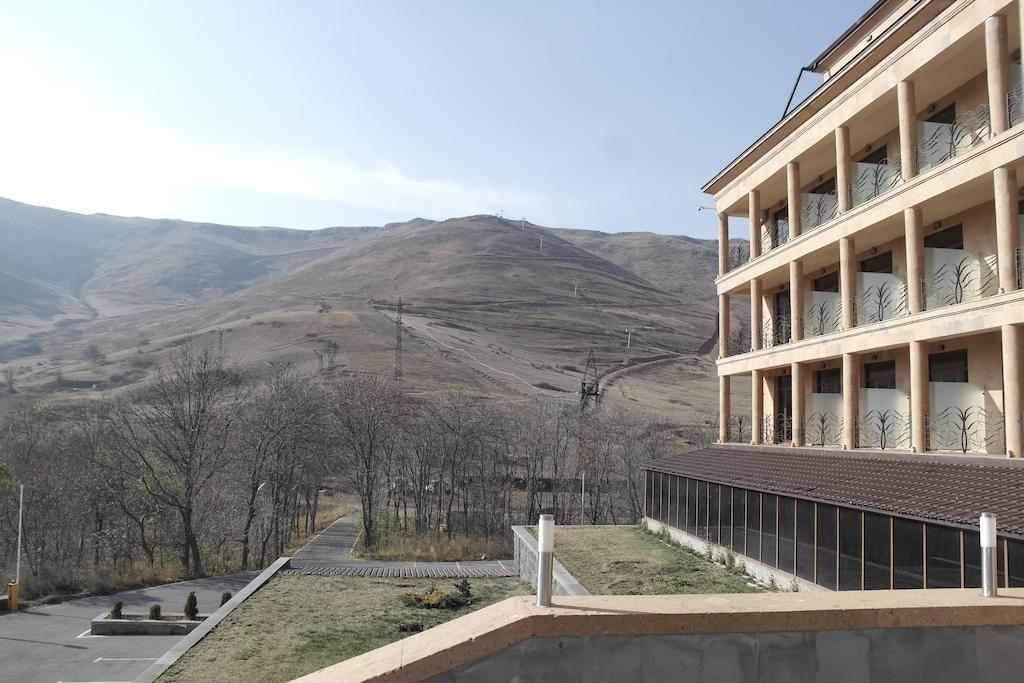 Akhtamar Hotel Cjsc Arzakan Екстериор снимка