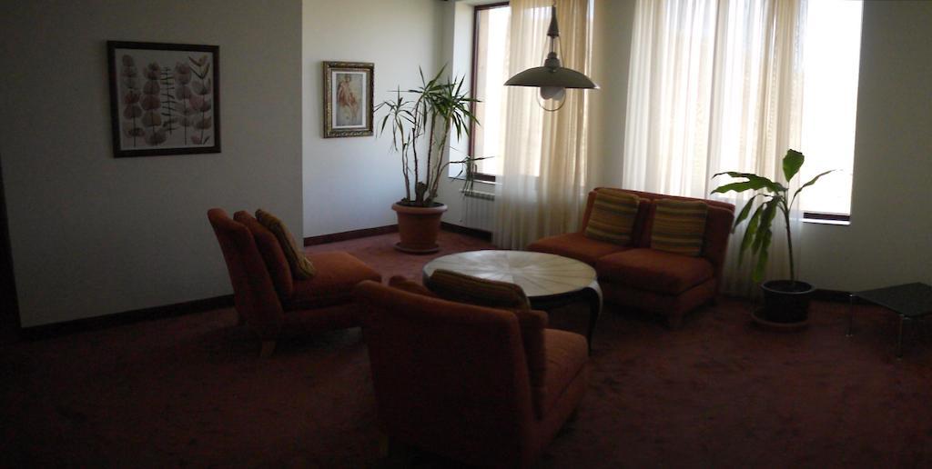 Akhtamar Hotel Cjsc Arzakan Екстериор снимка