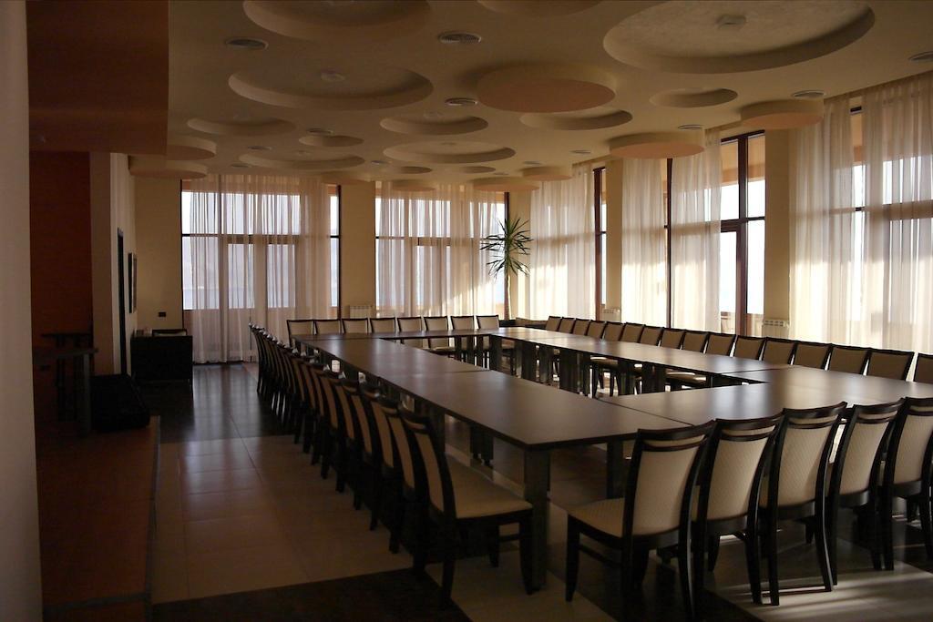 Akhtamar Hotel Cjsc Arzakan Екстериор снимка