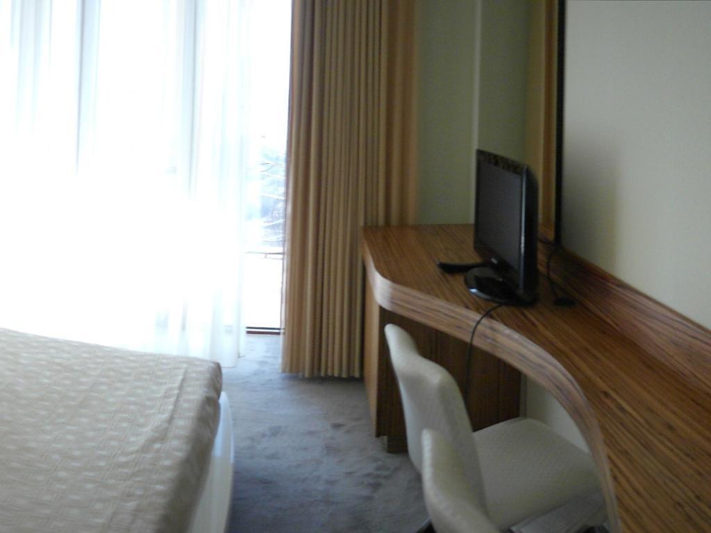 Akhtamar Hotel Cjsc Arzakan Екстериор снимка