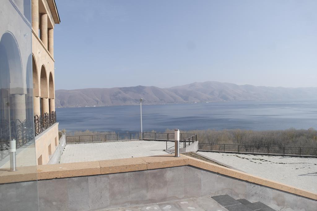 Akhtamar Hotel Cjsc Arzakan Екстериор снимка